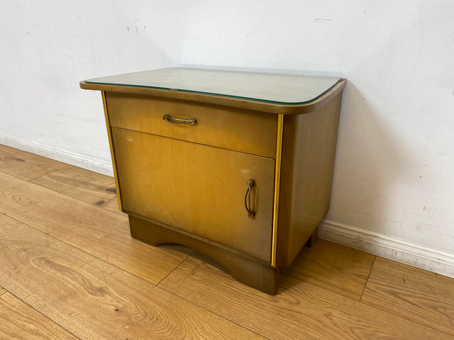 WMK I 1/2 Formschöner Mid-Century Nachttisch mit Schublade & Messinggriffen