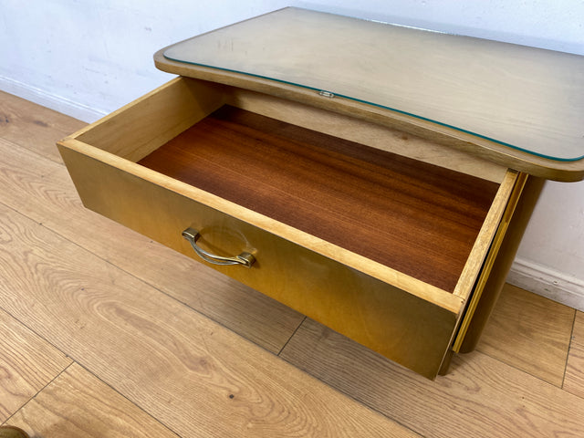 WMK I 1/2 Formschöner Mid-Century Nachttisch mit Schublade & Messinggriffen