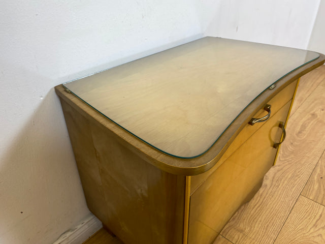 WMK I 1/2 Formschöner Mid-Century Nachttisch mit Schublade & Messinggriffen