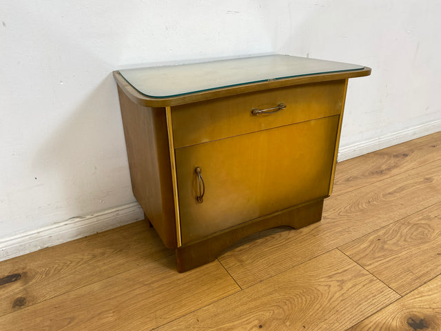WMK I 1/2 Formschöner Mid-Century Nachttisch mit Schublade & Messinggriffen
