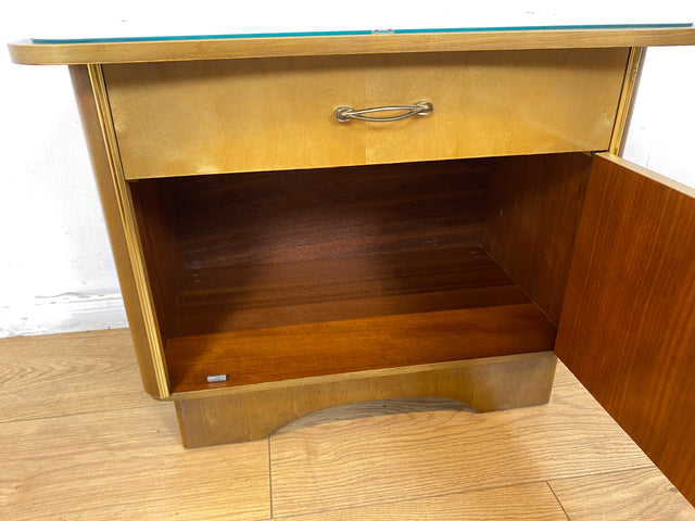 WMK I 1/2 Formschöner Mid-Century Nachttisch mit Schublade & Messinggriffen