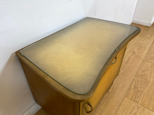 WMK I 1/2 Formschöner Mid-Century Nachttisch mit Schublade & Messinggriffen