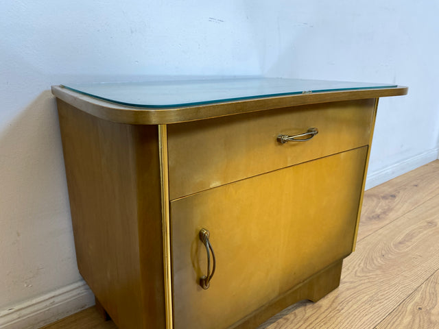 WMK I 1/2 Formschöner Mid-Century Nachttisch mit Schublade & Messinggriffen