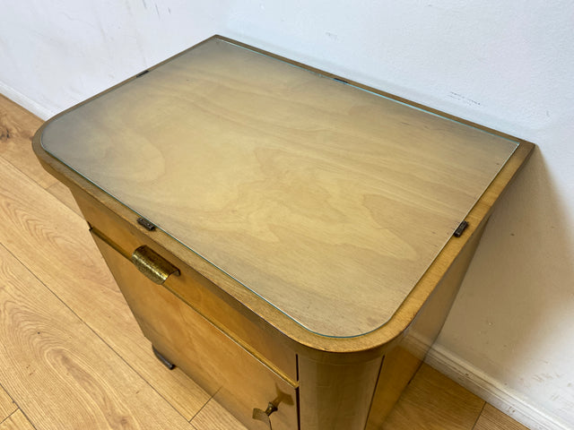 WMK I 1/2 Formschöner und sehr gut erhaltener Mid-Century Nachttisch mit Schublade