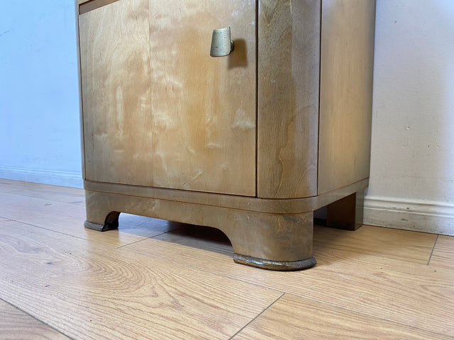 WMK I 1/2 Formschöner und sehr gut erhaltener Mid-Century Nachttisch mit Schublade