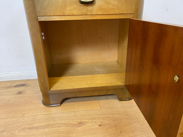 WMK I 1/2 Formschöner und sehr gut erhaltener Mid-Century Nachttisch mit Schublade