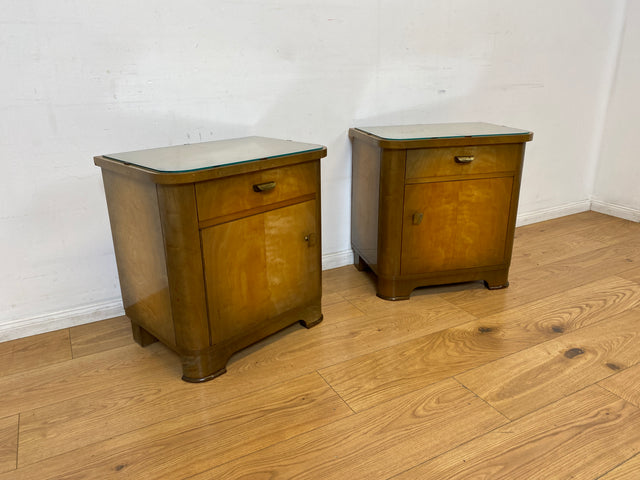 WMK I 1/2 Formschöner und sehr gut erhaltener Mid-Century Nachttisch mit Schublade