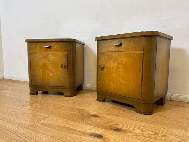 WMK I 1/2 Formschöner und sehr gut erhaltener Mid-Century Nachttisch mit Schublade