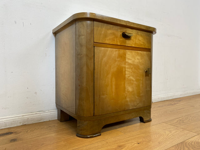 WMK I 1/2 Formschöner und sehr gut erhaltener Mid-Century Nachttisch mit Schublade