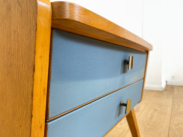 WMK I Seltener Mid-Century Nachttisch mit Schubladen, Messinggriffen & blauen Fronten I Kommode Nachtschrank Nachtschränkchen Beistelltisch Night Stand Vintage 50er 60er Rockabilly Berlin Köln Hanau