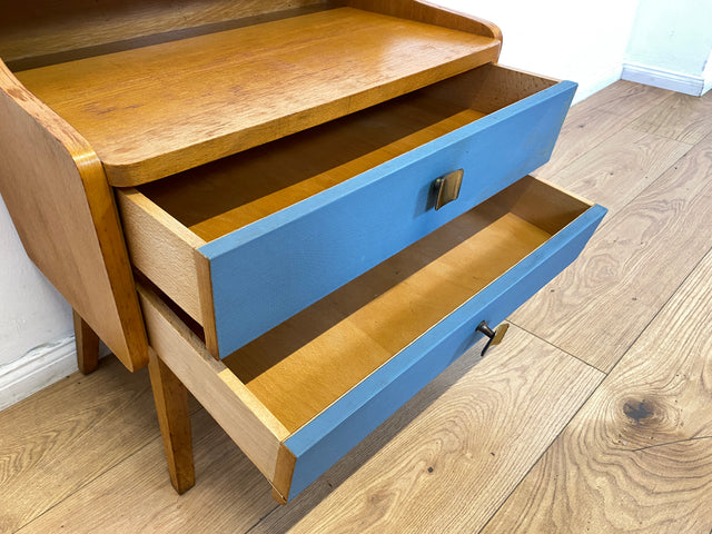 WMK I Seltener Mid-Century Nachttisch mit Schubladen, Messinggriffen & blauen Fronten I Kommode Nachtschrank Nachtschränkchen Beistelltisch Night Stand Vintage 50er 60er Rockabilly Berlin Köln Hanau