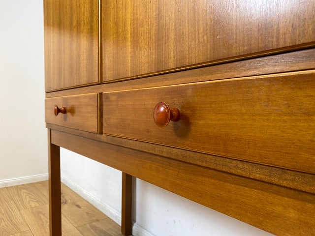 WMK I Schöner & geräumiger Mid-Century Schrank mit Schubladen und formschönen Holzgriffen I Highboard Kommode Wäscheschrank Wäschekommode Fernsehschrank Vintage 60er 70er Retro Berlin Wolfsburg NRW