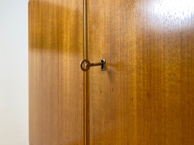 WMK I Schöner & geräumiger Mid-Century Schrank mit Schubladen und formschönen Holzgriffen I Highboard Kommode Wäscheschrank Wäschekommode Fernsehschrank Vintage 60er 70er Retro Berlin Wolfsburg NRW