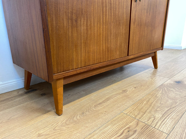 WMK # Stilvoller und sehr gut erhaltener Mid-Century Schreibschrank aus vollem Holz mit Regal und konischen Füßen, DDR, 1963 # Schrank Highboard Sekretär Barschrank Bar Kommode Sideboard Vintage 60er