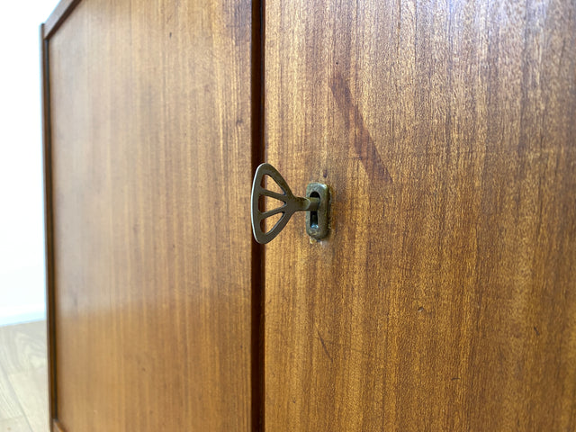 WMK # Stilvoller und sehr gut erhaltener Mid-Century Schreibschrank aus vollem Holz mit Regal und konischen Füßen, DDR, 1963 # Schrank Highboard Sekretär Barschrank Bar Kommode Sideboard Vintage 60er