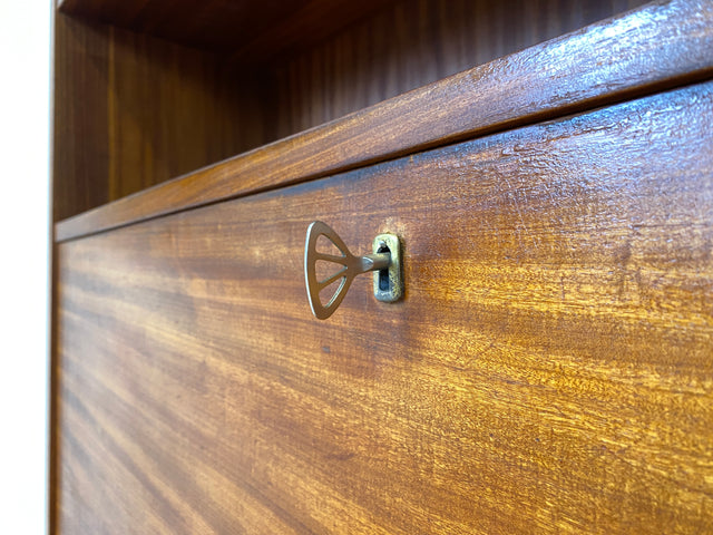WMK # Stilvoller und sehr gut erhaltener Mid-Century Schreibschrank aus vollem Holz mit Regal und konischen Füßen, DDR, 1963 # Schrank Highboard Sekretär Barschrank Bar Kommode Sideboard Vintage 60er