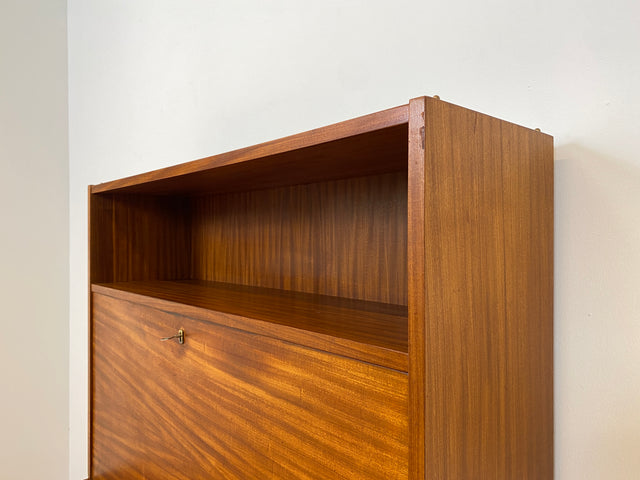 WMK # Stilvoller und sehr gut erhaltener Mid-Century Schreibschrank aus vollem Holz mit Regal und konischen Füßen, DDR, 1963 # Schrank Highboard Sekretär Barschrank Bar Kommode Sideboard Vintage 60er