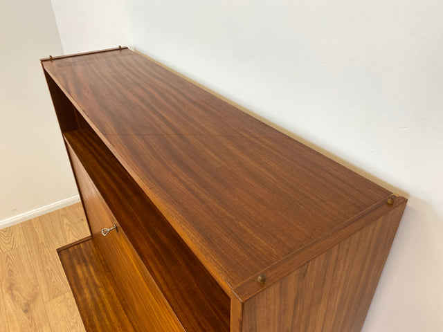 WMK # Stilvoller und sehr gut erhaltener Mid-Century Schreibschrank aus vollem Holz mit Regal und konischen Füßen, DDR, 1963 # Schrank Highboard Sekretär Barschrank Bar Kommode Sideboard Vintage 60er
