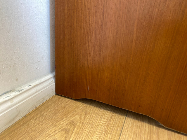 WMK I Schöner und gut erhaltener Mid-Century Schuhschrank mit 4 aufklappbaren Fächern und Messinggriffen I Schuhregal Schuhkommode Flurschrank Flurkommode Kommode Retro Vintage 60er 70er Berlin Bremen
