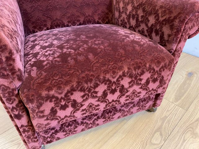 WMK # 1/2 Gemütlicher und sehr gut erhaltener Mid-Century Sessel auf Rollen mit bequemen Federkernsitz & bordeaux rotem Samt Bezug # Clubsessel Lesesessel Stuhl Armchair Brokat Vintage Retro 50er 60er