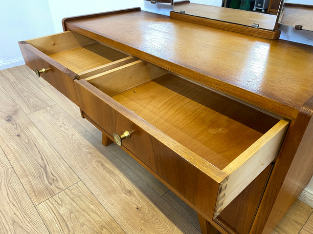 WMK I Stilvolle Mid-Century Spiegelkommode I Vollholz I mit Schubladen & Klappspiegel I Frisierkommode Schminkkommode Wäschekommode Kommode Sideboard Spiegel Ganzkörperspiegel Vintage Berlin Hof Köln