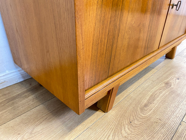 WMK I Stilvolle Mid-Century Spiegelkommode I Vollholz I mit Schubladen & Klappspiegel I Frisierkommode Schminkkommode Wäschekommode Kommode Sideboard Spiegel Ganzkörperspiegel Vintage Berlin Hof Köln