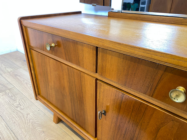 WMK I Stilvolle Mid-Century Spiegelkommode I Vollholz I mit Schubladen & Klappspiegel I Frisierkommode Schminkkommode Wäschekommode Kommode Sideboard Spiegel Ganzkörperspiegel Vintage Berlin Hof Köln