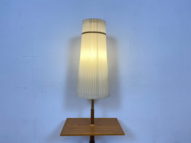 WMK # Perfekte Mid-Century Stehlampe für deine Leseecke I Seltene & gut erhaltene 60er Jahre Leselampe mit Ablage und Messinggestell # Lampe Leuchte Licht Stehleuchte Lamp Beistelltisch Vintage Retro