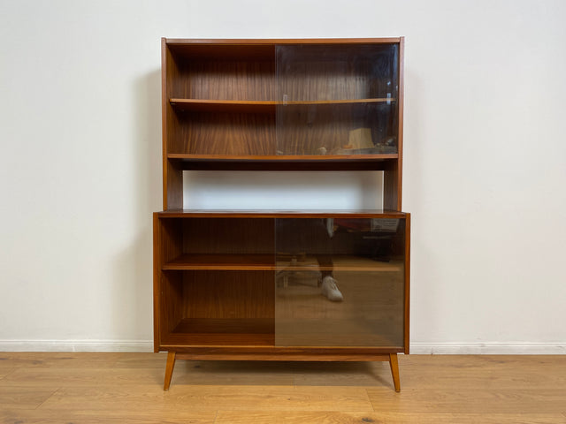 WMK # Hübsche & vielfach einsetzbare Mid-Century Vitrine aus 1964, Vollholz mir Glasschiebetüren # Highboard Wohnzimmerschrank Glasvitrine Büchervitrine Bücherschrank Geschirrschrank Vintage DDR Retro