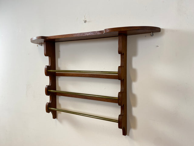 WMK I Schönes Mid-Century Wandregal für Geschirrtücher / Handtücher I Vollholz mit Messingstangen