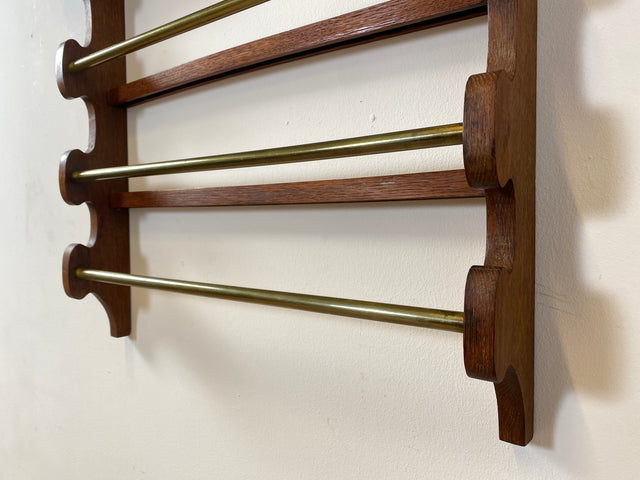 WMK I Schönes Mid-Century Wandregal für Geschirrtücher / Handtücher I Vollholz mit Messingstangen