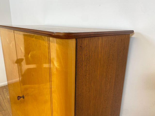 WMK Formschöner und sehr gut erhaltener Mid-Century Wäscheschrank Modell Dominia von VEB Heidenau mit Schubladen # Schrank Highboard Kommode Wäschekommode Schuhschrank 50er 60er Rockabilly Vintage DDR