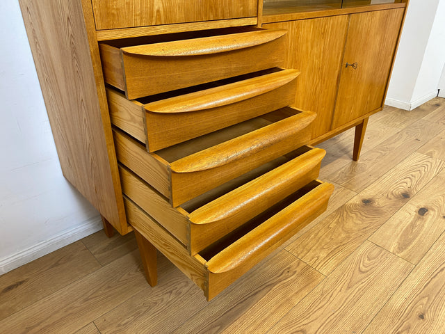 WMK I Stilvoller Mid-Century Wohnzimmerschrank in Eiche aus 1967, bauähnlich mit 602 von Franz Ehrlich für VEB Hellerau I Vitrine Schrank Sideboard Anrichte Vintage DDR Berlin Dresden Bayern Frankfurt