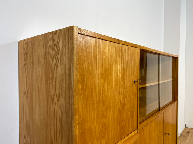 WMK I Stilvoller Mid-Century Wohnzimmerschrank in Eiche aus 1967, bauähnlich mit 602 von Franz Ehrlich für VEB Hellerau I Vitrine Schrank Sideboard Anrichte Vintage DDR Berlin Dresden Bayern Frankfurt