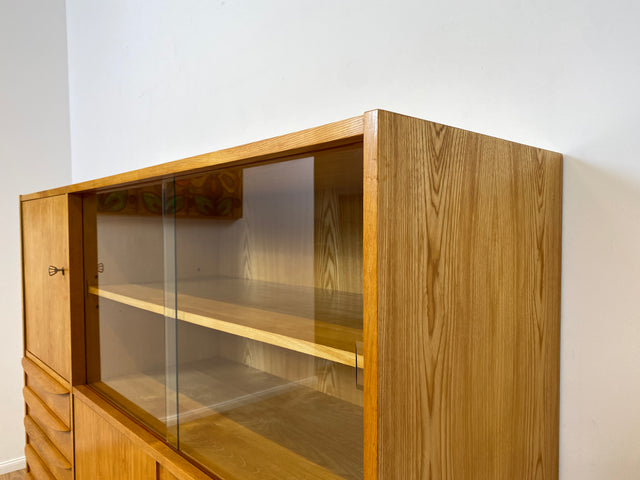 WMK I Stilvoller Mid-Century Wohnzimmerschrank in Eiche aus 1967, bauähnlich mit 602 von Franz Ehrlich für VEB Hellerau I Vitrine Schrank Sideboard Anrichte Vintage DDR Berlin Dresden Bayern Frankfurt