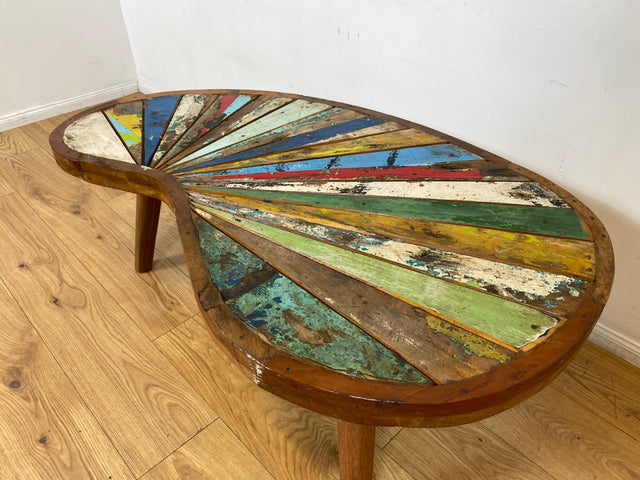 Boatwood by WMK I Einzigartiger bunter Nierentisch aus altem Bootsholz I ein handmade Unikat aus massivem Teakholz in Originalfarben I Couchtisch Wohnzimmertisch Coffee Table Berlin Hamburg Duisburg