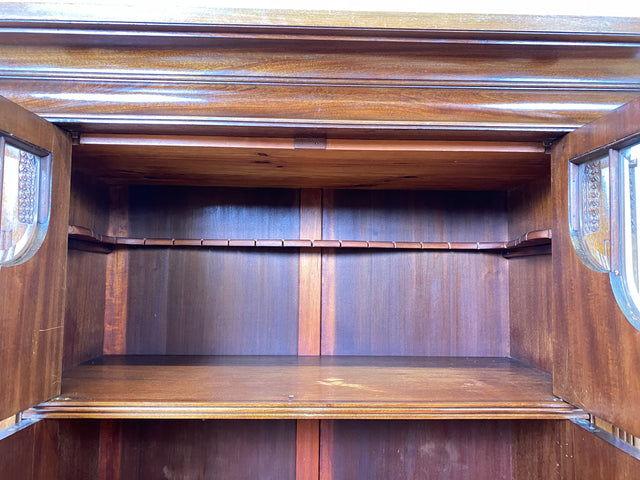 WMK I Vornehmes nordisches antikes Vertiko aus Mahagoni mit facettiertem Glas, handverziert I Schrank Kleiderschrank Wäscheschrank Bücher Vitrine Highboard Geschirrschrank Jugendstil Vintage Berlin