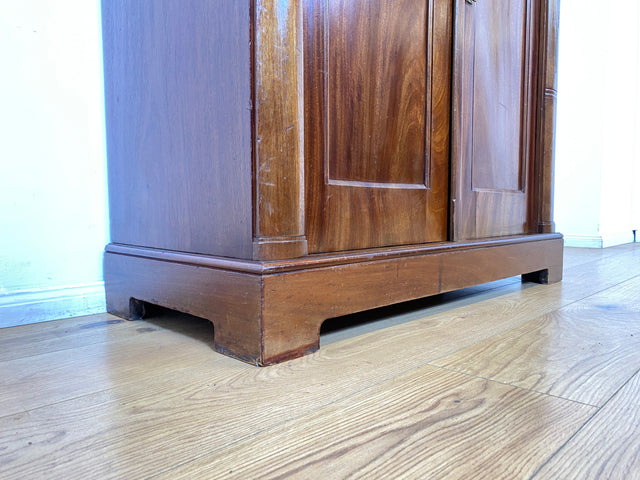 WMK I Vornehmes nordisches antikes Vertiko aus Mahagoni mit facettiertem Glas, handverziert I Schrank Kleiderschrank Wäscheschrank Bücher Vitrine Highboard Geschirrschrank Jugendstil Vintage Berlin