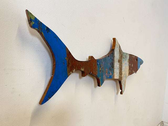 Boatwood by WMK # 1/3 Nachhaltiger Haifisch (L=90cm) aus altem Bootsholz, ein handgefertigtes Unikat aus Teak in Originalfarben der Boote # Fisch Hai Wanddekoration Wandbild Dekoration Holzfisch Bild