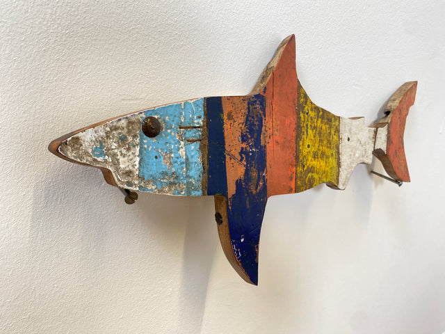 Boatwood by WMK # 1/5 Nachhaltiger Haifisch (L=60cm) aus altem Bootsholz, ein handgefertigtes Unikat aus Teak in Originalfarben der Boote # Fisch Hai Wanddekoration Wandbild Dekoration Holzfisch Bild