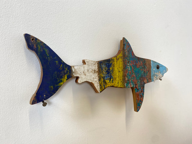 Boatwood by WMK # 1/5 Nachhaltiger Haifisch (L=60cm) aus altem Bootsholz, ein handgefertigtes Unikat aus Teak in Originalfarben der Boote # Fisch Hai Wanddekoration Wandbild Dekoration Holzfisch Bild