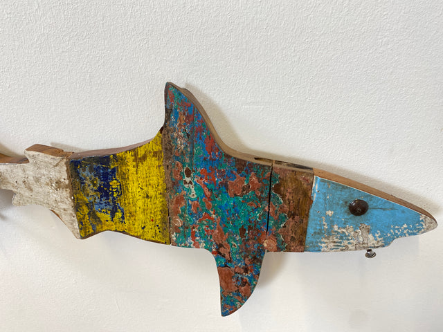 Boatwood by WMK # 1/5 Nachhaltiger Haifisch (L=60cm) aus altem Bootsholz, ein handgefertigtes Unikat aus Teak in Originalfarben der Boote # Fisch Hai Wanddekoration Wandbild Dekoration Holzfisch Bild