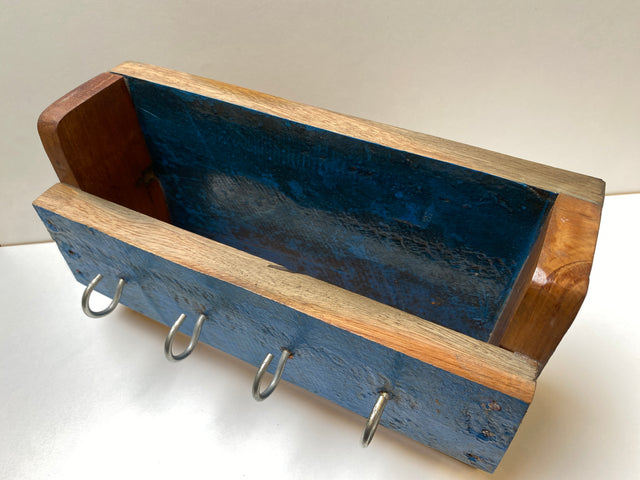 Boatwood by WMK # Nachhaltiger Schlüsselwandkasten in Blau mit 4 Haken, ein aus altem Bootsholz handgefertigtes Unikat aus massivem Teakholz # Schlüsselbrett Schlüsselkasten Hakenleiste Handtuchhalter
