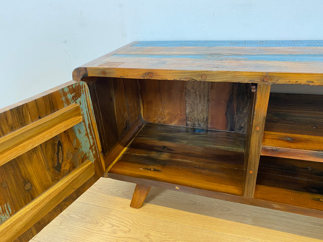 Boatwood by WMK # Nachhaltiges buntes TV-Lowboard mit Schubladen, ein aus altem Bootsholz handgefertigtes Unikat aus massivem Teakholz # Sideboard Lowboard Kommode TV-Bank Fernsehkommode Bootsmöbel