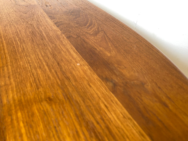 WMK I Formschöner ovaler skandinavischer Mid-Century Designer Couchtisch von Niels Bach aus Teakholz massiv I Wohnzimmertisch Coffee Table Tisch Danish Design Vintage 60er Teak Berlin Hamburg München