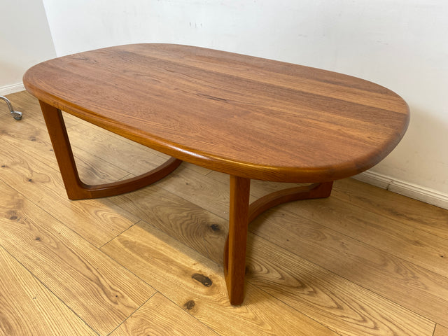 WMK I Formschöner ovaler skandinavischer Mid-Century Designer Couchtisch von Niels Bach aus Teakholz massiv I Wohnzimmertisch Coffee Table Tisch Danish Design Vintage 60er Teak Berlin Hamburg München