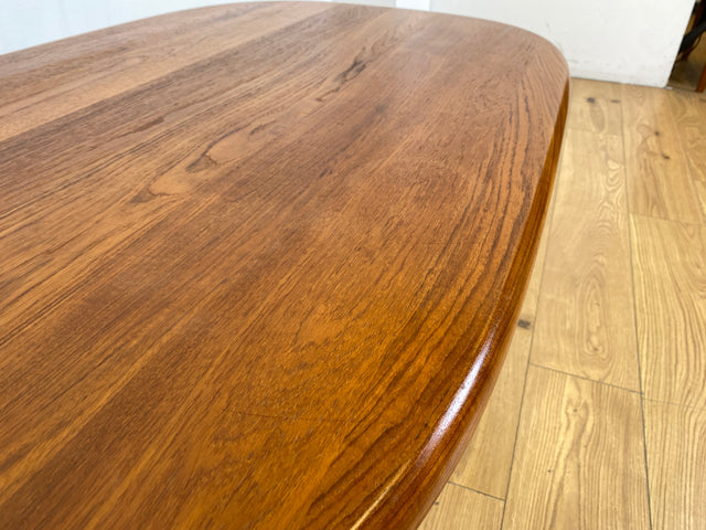 WMK I Formschöner ovaler skandinavischer Mid-Century Designer Couchtisch von Niels Bach aus Teakholz massiv I Wohnzimmertisch Coffee Table Tisch Danish Design Vintage 60er Teak Berlin Hamburg München