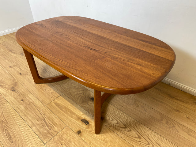 WMK I Formschöner ovaler skandinavischer Mid-Century Designer Couchtisch von Niels Bach aus Teakholz massiv I Wohnzimmertisch Coffee Table Tisch Danish Design Vintage 60er Teak Berlin Hamburg München