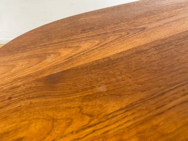 WMK I Formschöner ovaler skandinavischer Mid-Century Designer Couchtisch von Niels Bach aus Teakholz massiv I Wohnzimmertisch Coffee Table Tisch Danish Design Vintage 60er Teak Berlin Hamburg München