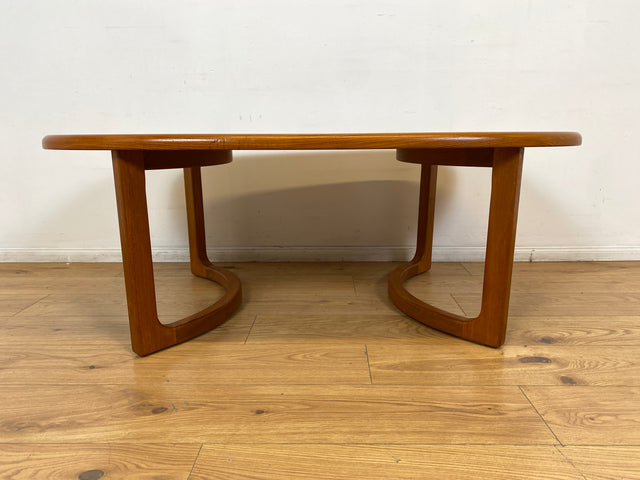 WMK I Formschöner ovaler skandinavischer Mid-Century Designer Couchtisch von Niels Bach aus Teakholz massiv I Wohnzimmertisch Coffee Table Tisch Danish Design Vintage 60er Teak Berlin Hamburg München